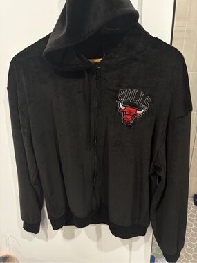 NBA Chicago Bulls Black Velour Zip-Up Hoodie Sweatshirt Embroidered Logo unisex